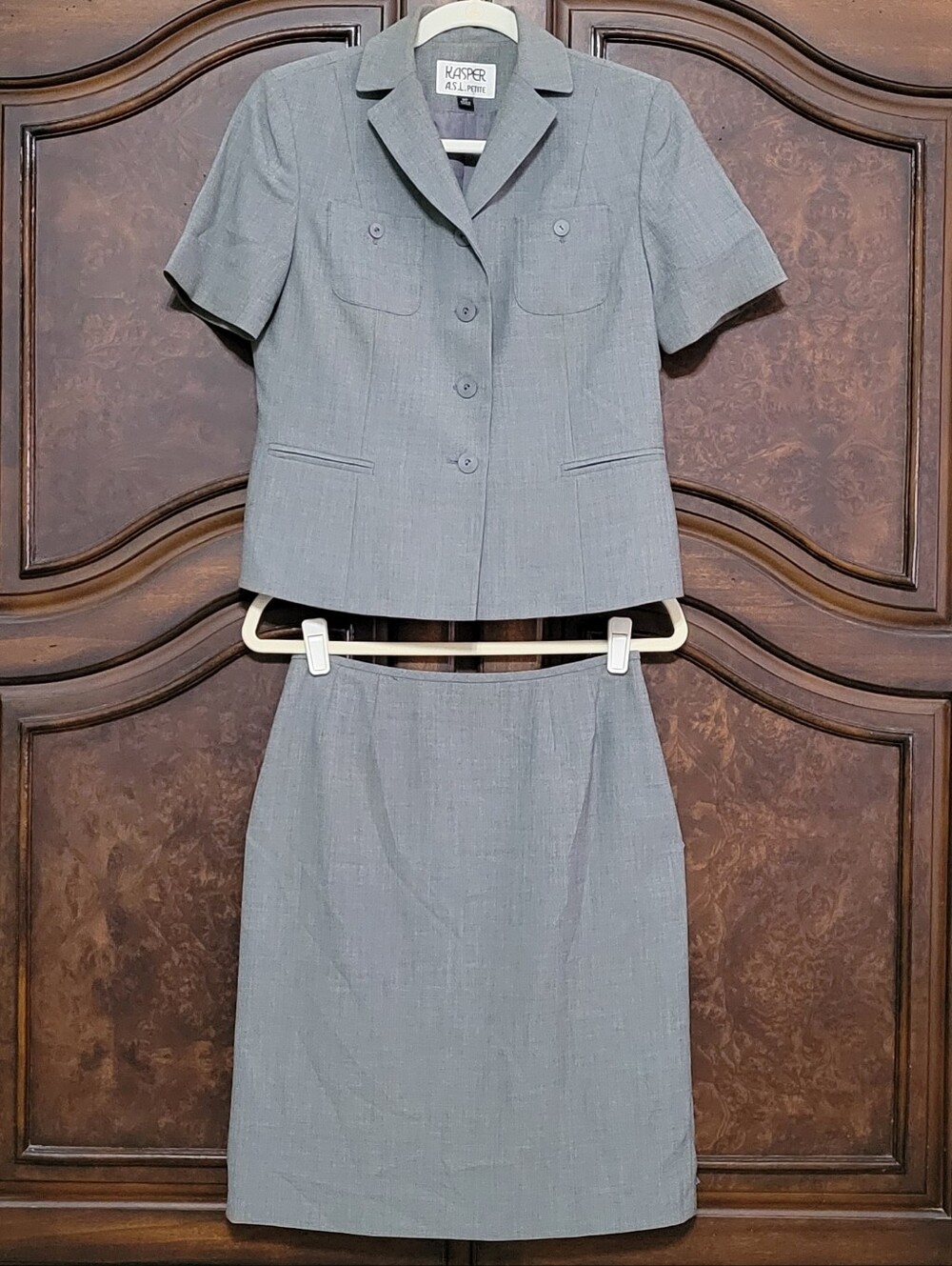Kasper Light Gray Short-Sleeve Skirt Suit 6P